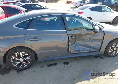 2021 Hyundai Sonata Blue z USA, uszkodzony, nr VIN KMHL24JJ2MA033387